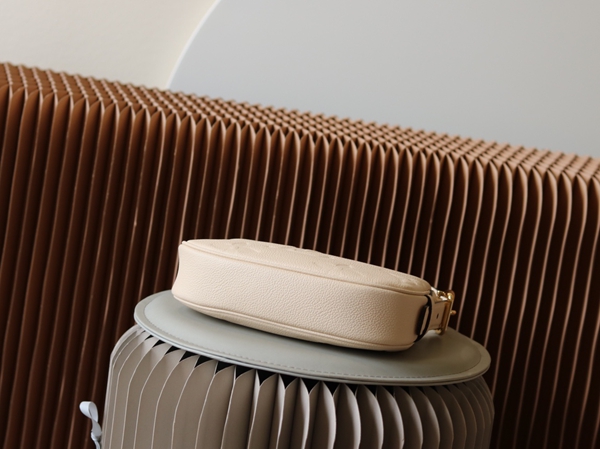 ルイヴィトンバッグ内部構造